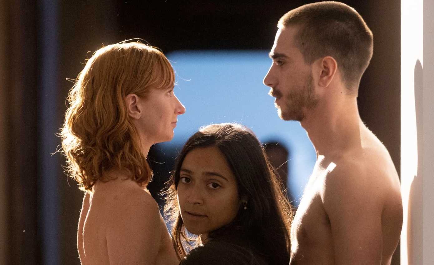 Marina Abramovic's Art Exhibition: Unusual Installation With Nude